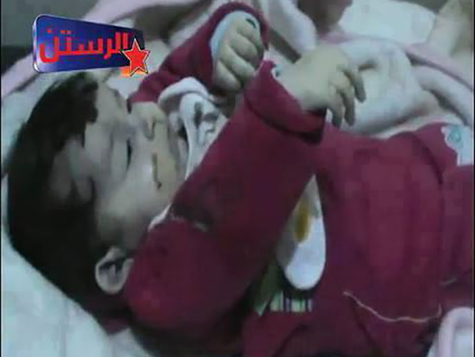 ‪‬ الطفلة آمنة ابنة العامين التي قتلها البرد في الرستن بحمص(الجزيرة نت)