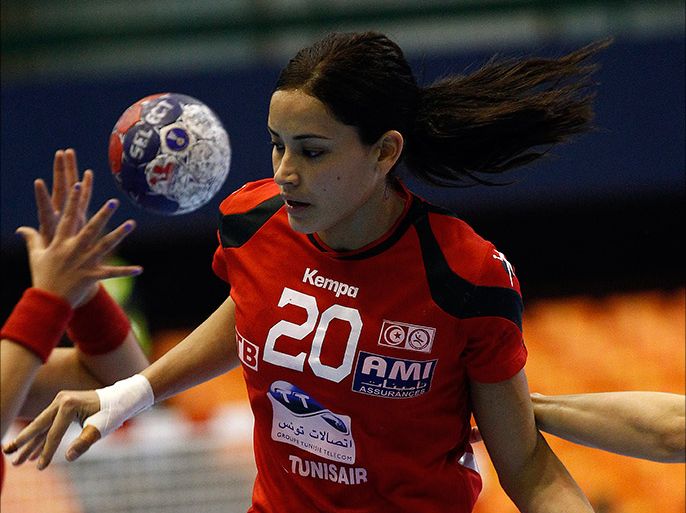 epa03983752 Mouna Chebbah of Tunisia in action during the match between Hungary and Tunisia at the Women Handball World Championship in Novi Sad, Serbia, 09 December 2013.