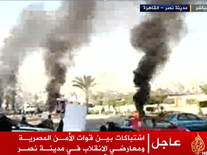 اشتباكات شرقي القاهرة بالتزامن مع محاكمة مرسي(الجزيرة)