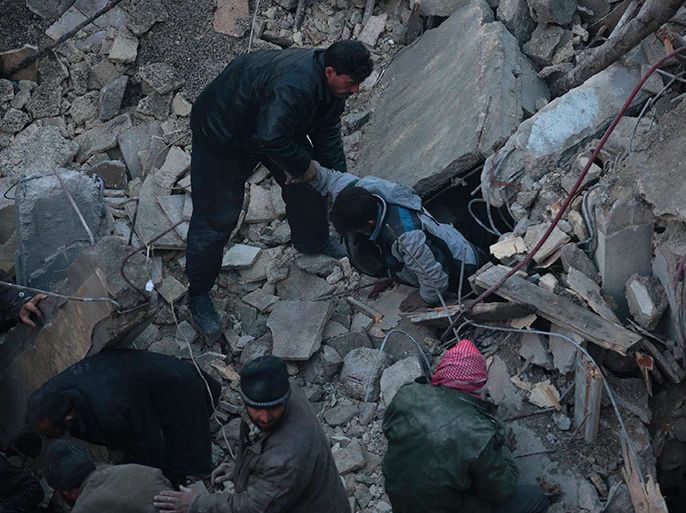 Men search for survivors from under rubble at a site hit by what activists say was an airstrike by forces loyal to Syrian President Bashar al-Assad in the Duma neighbourhood of Damascus January 7, 2014. REUTERS/Bassam Khabieh (SYRIA - Tags: POLITICS CIVIL UNREST CONFLICT)