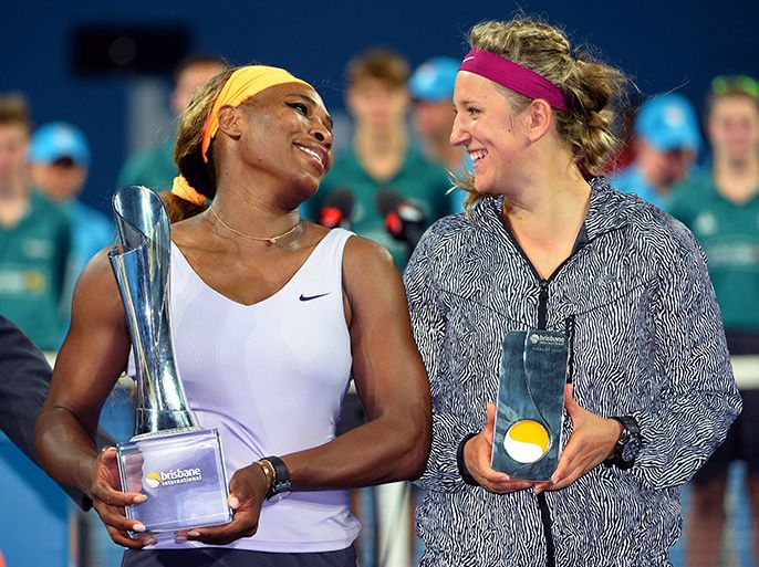 Serena Williams of the US (L) shares a light moment with Victoria Azarenka of Belarus (R) after Williams defeated Azarenka in the women's final at the Brisbane International tennis tournament, in Brisbane on January 4, 2014. AFP PHOTO/William WEST -- IMAGE RESTRICTED TO EDITORIAL USE - STRICTLY NO COMMERCIAL USE --