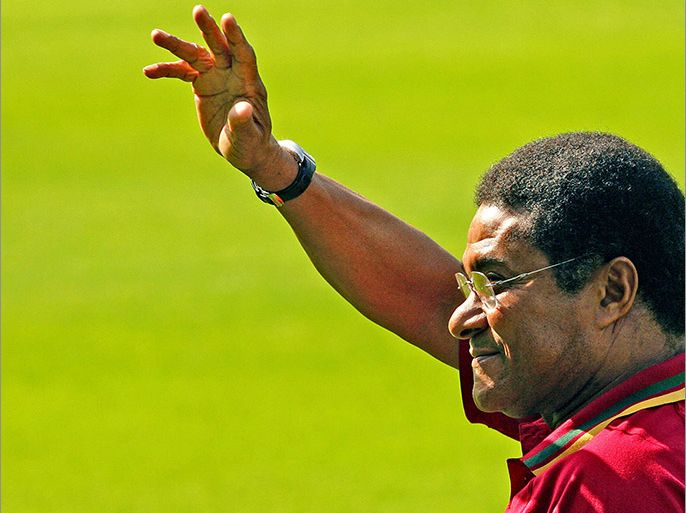 - Gütersloh, Nordrhein-Westfalen, GERMANY : (FILES) -- A file picture taken on June 18, 2006 shows Football legend and former Portugal's national team player Eusebio da Silva Ferreira, more commonly known as Eusebio, waving to the crowd during Portugal's team training session at the Heidewald Stadium in Gutersloh. Eusebio died at age 71 on January 5, 2014. AFP PHOTO
