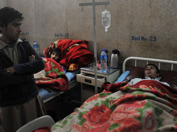 AFGHANISTAN : Afghan blast victims are treated at a hospital after an explosion in Jalalabad, capital of Nangarhar province on February 8, 2014. At least one child was killed and nine civilains injured when a bomb exploded at the roadside, Afghan officials said. TOPSHOTS/AFP PHOTO/Noorullah Shirzada