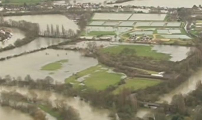 موجة فيضانات تغمر مناطق شاسعة من بريطانيا
