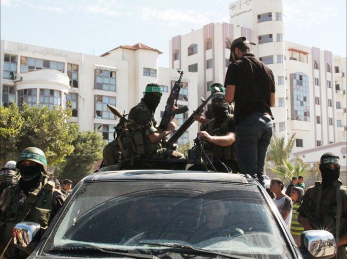 مقاومون من كتائب القسام في عرض سابق بغزة
