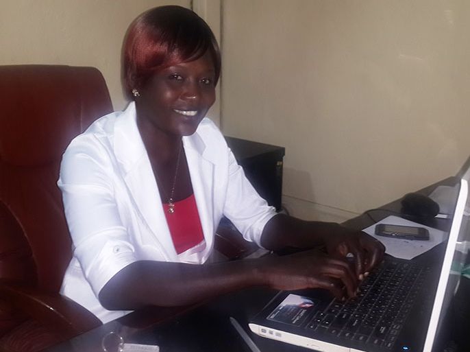 إستيلا قايتانو الكاتبة الجنوب سودانية المولودة في مدينة (الخرطوم بحري