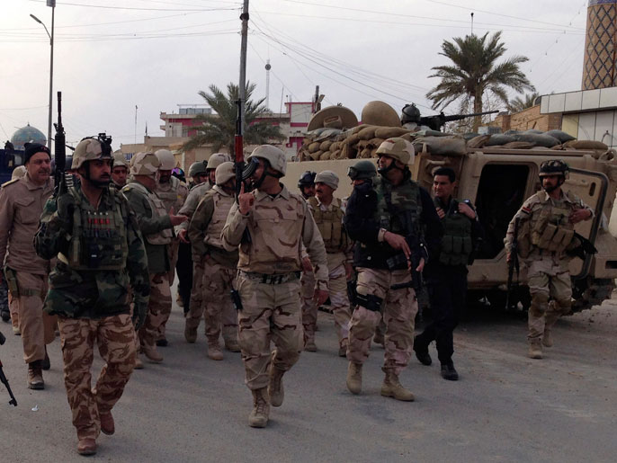 ‪جنود عراقيون ينتشرون في مناطق بالأنبار في فبراير/شباط الماضي‬ (رويترز)