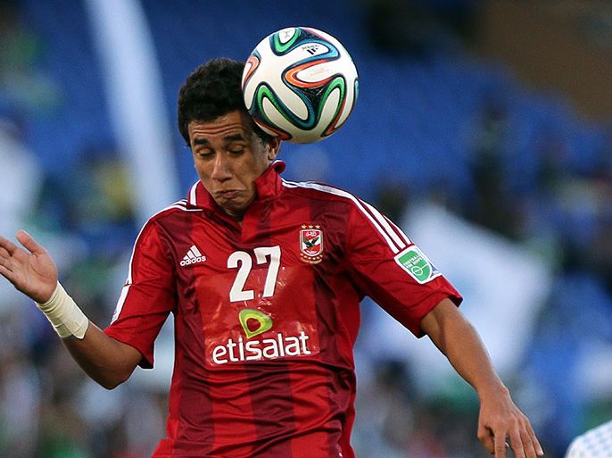 epa03995373 Trezeget (L) of Al Ahly SC vies for the ball with Leobardo Lopez (R) of CF Monterrey during the match for fifth place between Al Ahly SC and CF Monterrey at the the FIFA Club World Cup in Marrakech, Morocco, 18 December 2013. EPA/MOHAMED MESSARA EPA