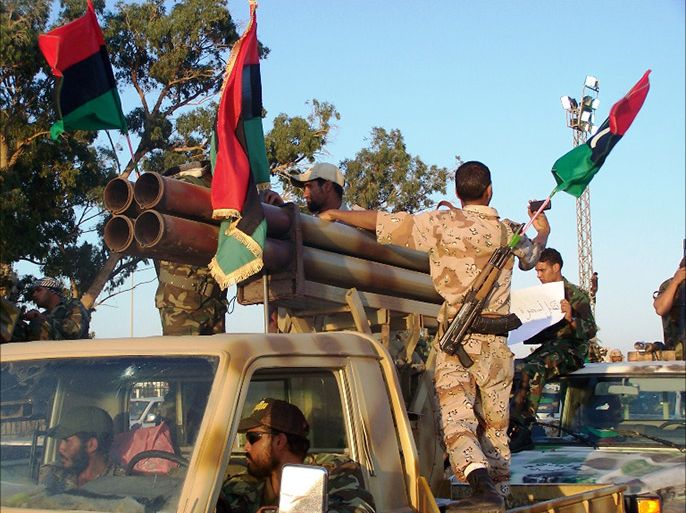 إحدى استعراضات كتائب الثوار في بنغازي : أزدياد كتائب ليبيا المسلحة بسبب صرق مكافآت الثوار