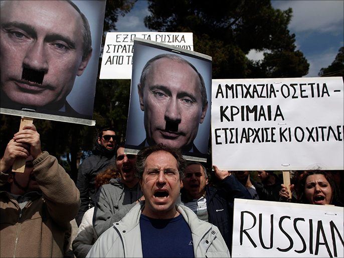 ‪متظاهرون مناهضون لروسيا‬ (رويترز)