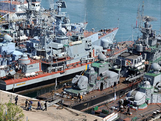 Russian military ships, including former the Ukrainian corvette Khmelnitsky (3rd R), which was seized by pro-Russian forces last week, are moored in the bay of the Crimean city of Sevastopol on March 24, 2014. Russian troops seized today control of a new Ukrainian military base in Crimea in the eastern Crimean town of Feodosia, helping ensure its total military control of the peninsula. AFP PHOTO/ VIKTOR DRACHEV