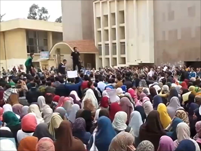 ‪المظاهرات والمسيرات في مصر لم تتوقف منذ الانقلاب على مرسي‬ (الجزيرة)