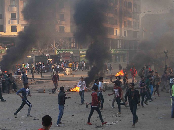 Protesters run during clashes with police in Ain Shams area east of Cairo March 28, 2014. At least three people were killed in clashes in Cairo on Friday amid protests by the Muslim Brotherhood days after hundreds of its supporters were sentenced to death, official sources said.REUTERS/Al Youm Al Saabi Newspaper (EGYPT - Tags: POLITICS CIVIL UNREST) EGYPT OUT. NO COMMERCIAL OR EDITORIAL SALES IN EGYPT