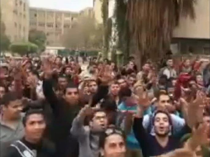 صورة من تظاهرات جامعة الزقازيق ضد الانقلاب