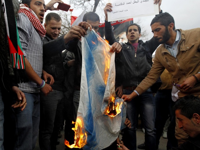 محتجون غاضبون طالبوا بإطلاق جندي أردني قتل إسرائيليات عام 1997(رويترز)