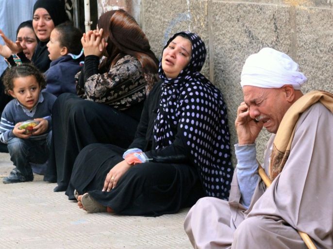 Egyptian relatives of supporters of ousted Islamist president Mohamed Morsi cry sitting outside the courthouse on March 24, 2014 in the southern province of Minya, after the court ordered the execution of 529 Morsi supporters after only two hearings. The unprecedented verdict, amid an extensive crackdown on Morsi supporters, is likely to be overturned on appeal, legal experts said. AFP PHOTO / STR