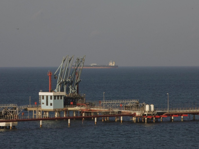 ميناء الحريقة من الموانئ التي تسعىقوات فجر ليبيا للسيطرة عليها (رويترز-أرشيف)