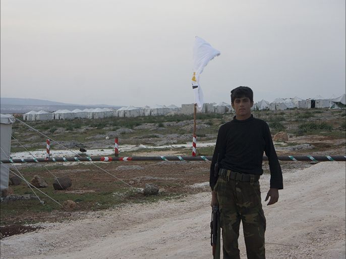 أحد حراس مخيم الغدفة في ريف إدلب