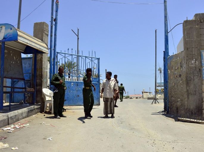 Yemeni soldiers stand guard outside the headquarters of the security unit in the southern city of Mukalla in Hadramout province, Yemen, 28 April 2014. Reports state Yemens security forces have tightened security measures in Hadramout province to prevent the infiltration of al-Qaeda militants into the province from the neighboring provinces of Abyan and Shabwa, which witnessed a week ago government raids and US drone attacks against al-Qaeda targets.