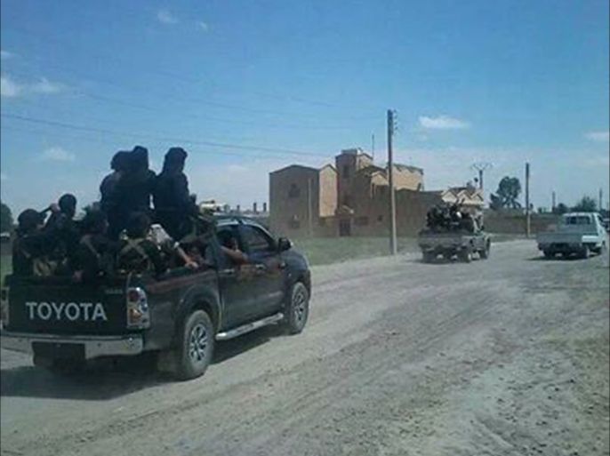 عناصر الجيش الحر تتوجه لقتال تنظيم الدولة الإسلامية في دير الزور