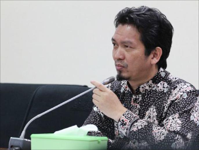 يوسف اتهم المال السياسي بلعب دور مهم في تغيير قناعات الناخبين الإندونيسيين(الجزيرة)