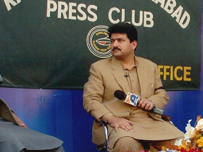 (FILE) A file picture dated 23 November 2007 shows a senior Pakistani journalist Hamid Mir hosting an open air talk show in Islamabad, Pakistan. According to media reports Hamid Mir was severly injured on 19 April 2014 after unknown gunmen fired at his vehicle in Karachi, Pakistan. Pakistan has been the deadliest country in the world for journalists, the Committee to Project Journalists said in one of its reports. At least fifteen journalists were killed in direct relation to their work in the years 2011-12. Amnesty International's officials in Pakistan have said that the organization had documented at least three assassinations of journalists this year, while many others survived.