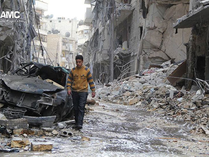 ‪البراميل المتفجرة تخلف ضحايا ودمارا كبيرا في مناطق كثيرة بسوريا‬ (الجزيرة)
