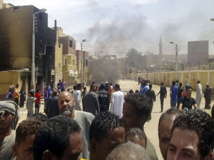 Smoke rises after clashes between rival families of the Nubian and the Arab Beni Helal clans in the southern city of Aswan, south of Cairo April 6, 2014. At least 23 people were killed in clashes between rival families in the southern Egyptian city of Aswan, health and security officials said on Saturday. The violence erupted late Friday after students from the feuding families had scrawled insulting graffiti on the walls of a school, security sources said. REUTERS/Al Youm Al Saabi Newspaper (EGYPT - Tags: POLITICS CIVIL UNREST) EGYPT OUT. NO COMMERCIAL OR EDITORIAL SALES IN EGYPT