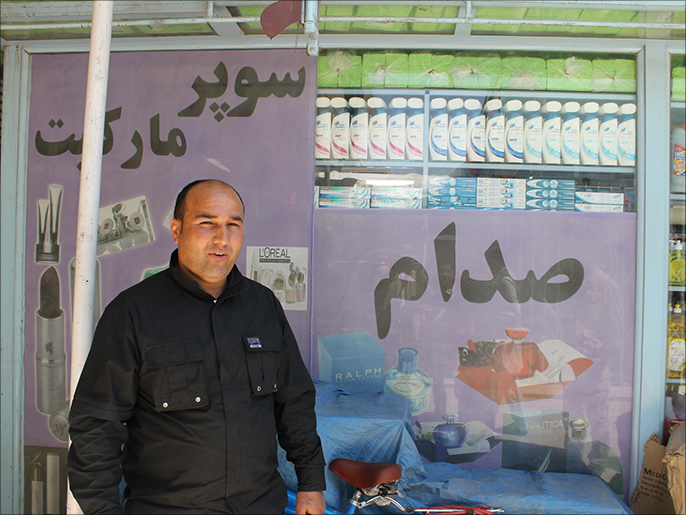 ‪شابور ماستناشه اختار لمحله اسم صدام الذي يعده بطلا لأنه تحدى الأميركيين‬ (الجزيرة نت)