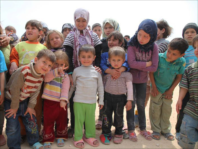 أطفال سوريون نازحون في قرية راف 2 (الجزيرة)