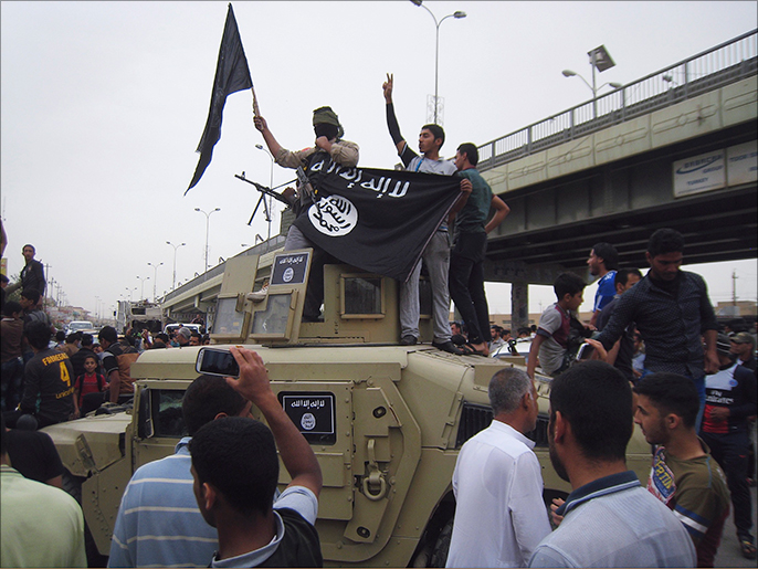 ‪رويترز)‬ تتواصل بالأنبار الاشتباكات بين الجيش ومسلحين تقول الدولة إنهم ينتمون إلى تنظيم الدولة الإسلامية (