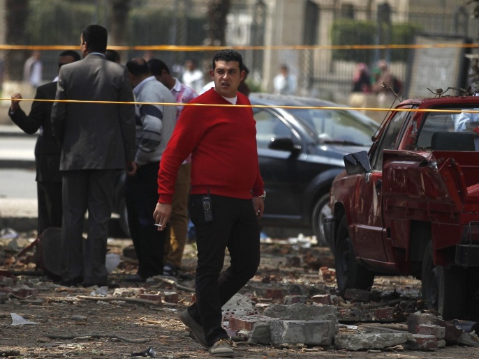 ‪تفجيرات الأربعاء بمحيط جامعة القاهرة أسفرت عن مقتل عميد وإصابة آخرين‬ (الأوروبية