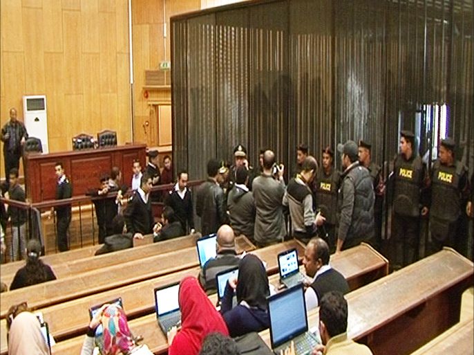 الأحكام على رافضي الانقلاب تثير الشكوك في نزاهة القضاء المصري