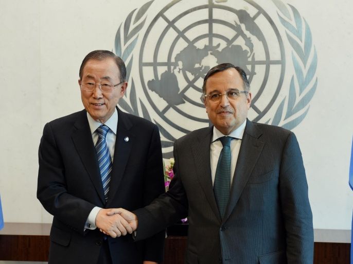 Nabil Fahmy, Egypt's Foreign Minister (R) shakes hands with United Nations Secretary General Ban Ki-Moon before their meeting May 1, 2014 at UN headquarters in New York. AFP PHOTO/Stan HONDA
