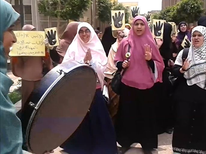 تواصل المظاهرات في جامعات مصرية