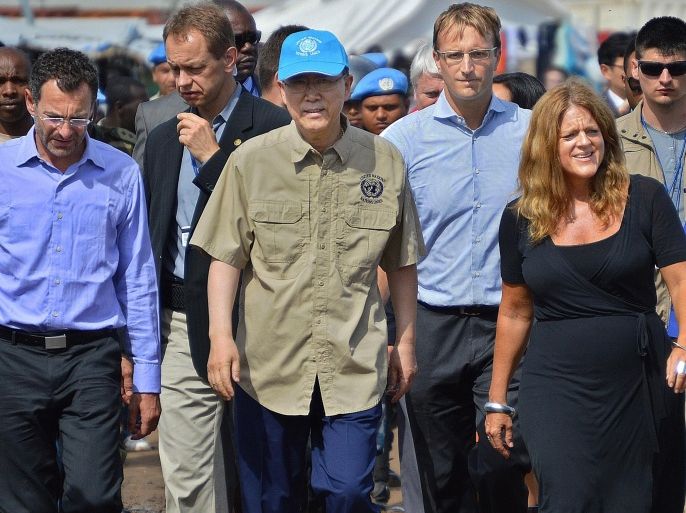 United Nations Secretary General, Ban Ki-moon (C), walks with the head of UN mission in South Sudan (UNMISS) Hilde Johnson (R) and UN Secretary General deputy special representative, Toby Lanzer (L) as he visits the Tomping camp for displaced people in the South Sudan capital Juba on May 6, 2014. Ban Ki-moon flew into South Sudan Tuesday to demand an end to a brutal civil war, with leaders defying peace efforts despite dire warnings of genocide and famine. The visit, coming as rebels and government forces battle for control of a key oil town, is the latest major push for a ceasefire in the nearly five-month-old civil war, which has seen the world's youngest nation collapse amid a brutal cycle of war crimes. AFP PHOTO/Samir BOL