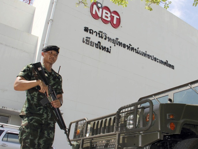 انتشار عسكري أمام إحدى القنوات التلفزيونية التايلندية (أسوشيتد برس)
