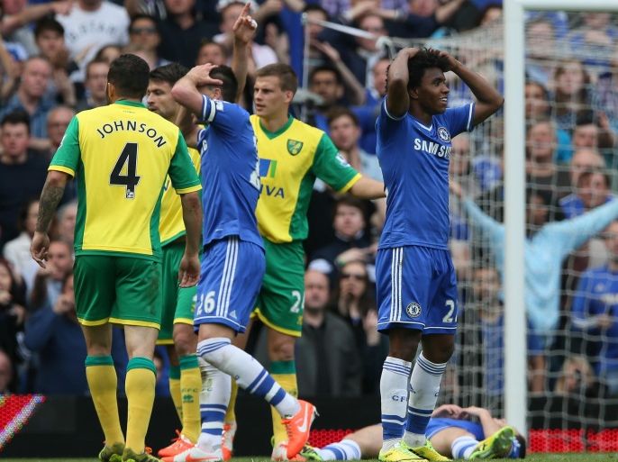 Chelsea's Willian, right, reacts after a foul on his teammate Eden Hazard, by Norwich's Ryan Bennett during their English Premier League soccer match between Chelsea and Norwich City at Stamford Bridge stadium in London Sunday, May 4, 2014. (AP Photo/Alastair Grant)