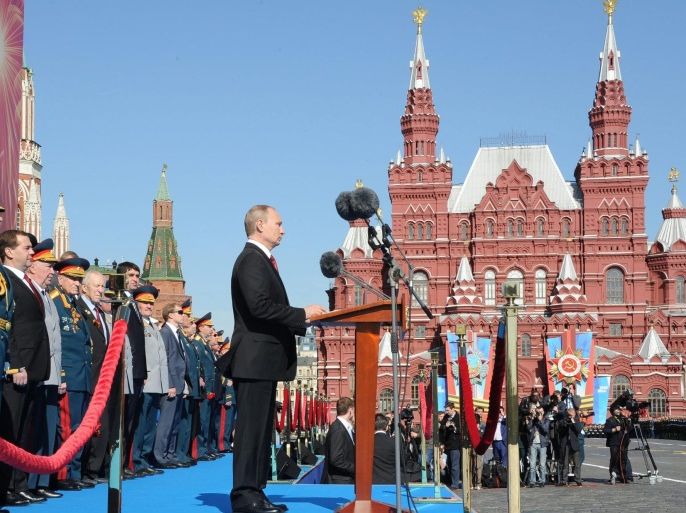 Russian President Vladimir Putin (C) delivers a speech during a military parade marking the 69th anniversary of the victory over the Nazi Germany in the WWII in the Red Square in Moscow, Russia 09 May 2014. EPA/MIKHAIL KLIMENTYEV / RIA NOVOSTI / KREMLIN POOL MANDATORY CREDIT