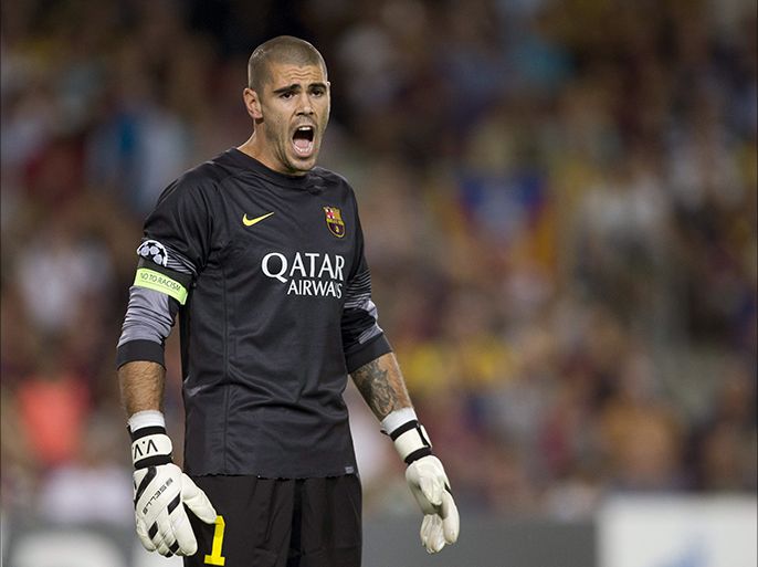 epa03873202 FC Barcelona's goalkeeper Victor Valdes reacts during the UEFA Champions League soccer match against Ajax played at the Camp Nou stadium in Barcelona, northeastern Spain, 18 September 2013