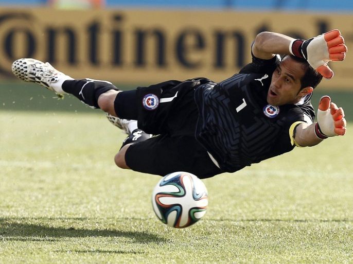 Chile's goalkeeper Claudio Bravo in action during the FIFA World Cup 2014 group B preliminary round match between the Netherlands and Chile at the Arena Corinthians in Sao Paulo, Brazil, 23 June 2014. (RESTRICTIONS APPLY: Editorial Use Only, not used in association with any commercial entity - Images must not be used in any form of alert service or push service of any kind including via mobile alert services, downloads to mobile devices or MMS messaging - Images must appear as still images and must not emulate match action video footage - No alteration is made to, and no text or image is superimposed over, any published image which: (a) intentionally obscures or removes a sponsor identification image; or (b) adds or overlays the commercial identification of any third party which is not officially associated with the FIFA World Cup) EPA/JESUS DIGES