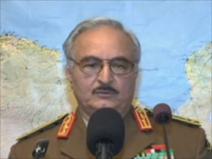 حفتر يقود حملة عسكرية تهدف حسب قوله إلى اجتثاث الإرهاب في ليبيا (الجزيرة-أرشيف)