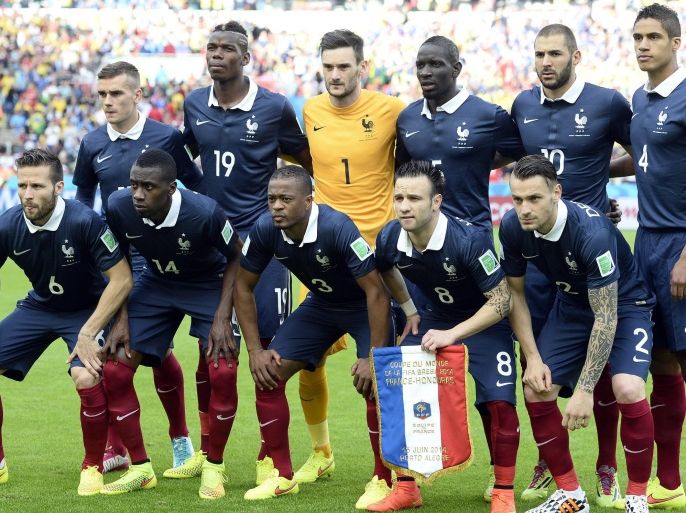 The French national team pose (top L-R) France's forward Antoine Griezmann, France's midfielder Paul Pogba, France's goalkeeper and captain Hugo Lloris, France's defender Mamadou Sakho, France's forward Karim Benzema and France's defender Raphael Varane (bottom L-R) France's midfielder Yohan Cabaye, France's midfielder Blaise Matuidi, France's defender Patrice Evra, France's midfielder Mathieu Valbuena and France's defender Mathieu Debuchy prior to the start of a Group E football match between France and Honduras at the Beira-Rio Stadium in Porto Alegre during the 2014 FIFA World Cup on June 15, 2014. AFP PHOTO / FRANCK FIFE