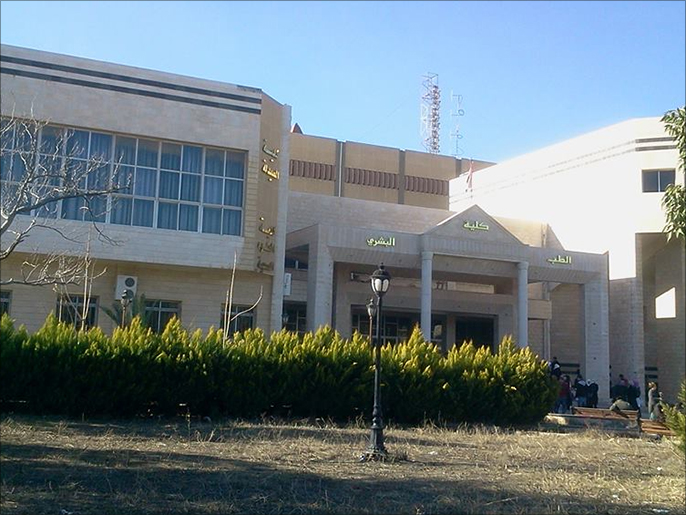 ‪مبنى كلية الطب حيث تم اقتياد محمد العساني‬ (الجزيرة نت)