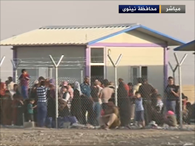 ‪نزوح آلاف العائلات من مدن محافظة نينوى نحو إقليم كردستان العراق‬ (الجزيرة-أرشيف)