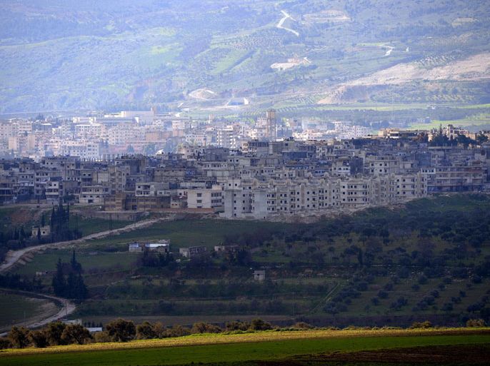 A general view shows the Syrian city of Jisr al-Shughur under the control of pro-regime troops, near the border with Turkey, on February 2, 2013. After the retreat of Syrian government forces from the town of al-Janudia, the rebels have taken control of the surrounding north, east and western hills overlooking Jisr al-Shughour, which is located in a valley that is still in the hands of regime troops protecting the Alawite villages, loyal to Syrian President Bashar al-Assad to the south. - جسر الشغور