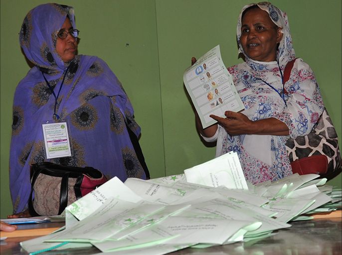 الصور الأولى لعمليات الفرز في الانتخابات الرئاسية في موريتانيا