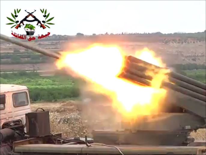 ‪استهداف مطار حماة العسكري بصواريخ غراد‬ (الجزيرة)