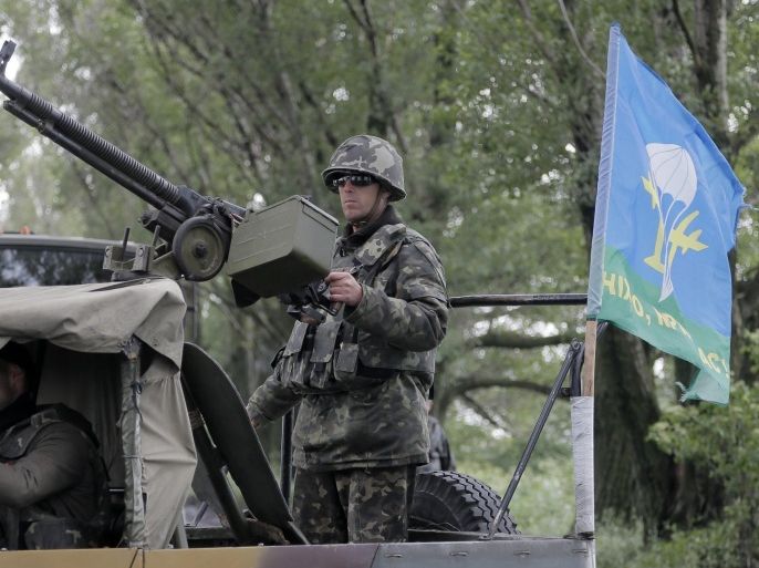 Ukrainian army paratroopers move to a position in Slovyansk, Ukraine, Monday, June 2, 2014. Hundreds of armed insurgents attacked a border guards’ camp in eastern Ukraine Monday, as rebels nearby promised safety for the officers if they surrendered the base and lay down their arms. (AP Photo/Efrem Lukatsky)