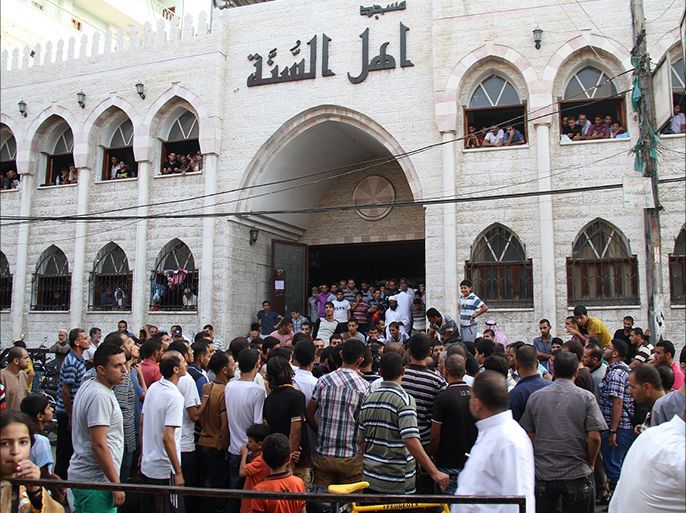 مظاهر العيد اقتصرت على أداء الصلوات في المساجد.